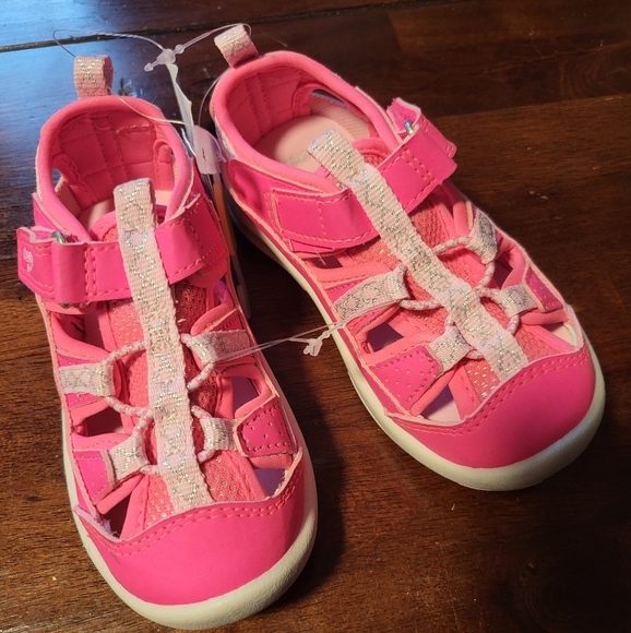 Girl's Oshkosh Shoes - Picture 2 of 4